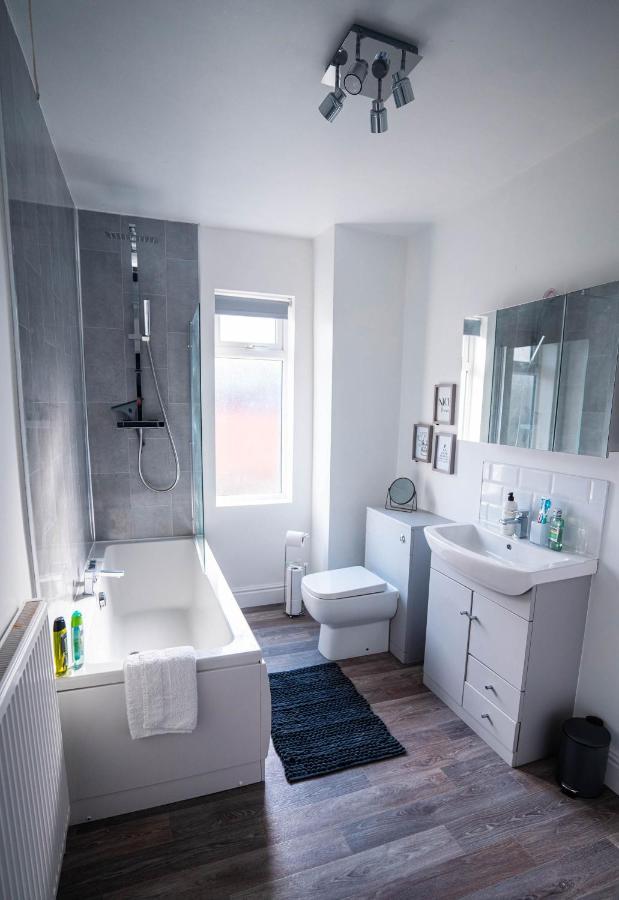 Comfortable House In Nuneaton Sleeps5 Free Parking Good Amenites ภายนอก รูปภาพ